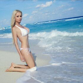 Valeria Lukyanova, modella ucraina: "Vorrei vivere solo di aria e sole" 3