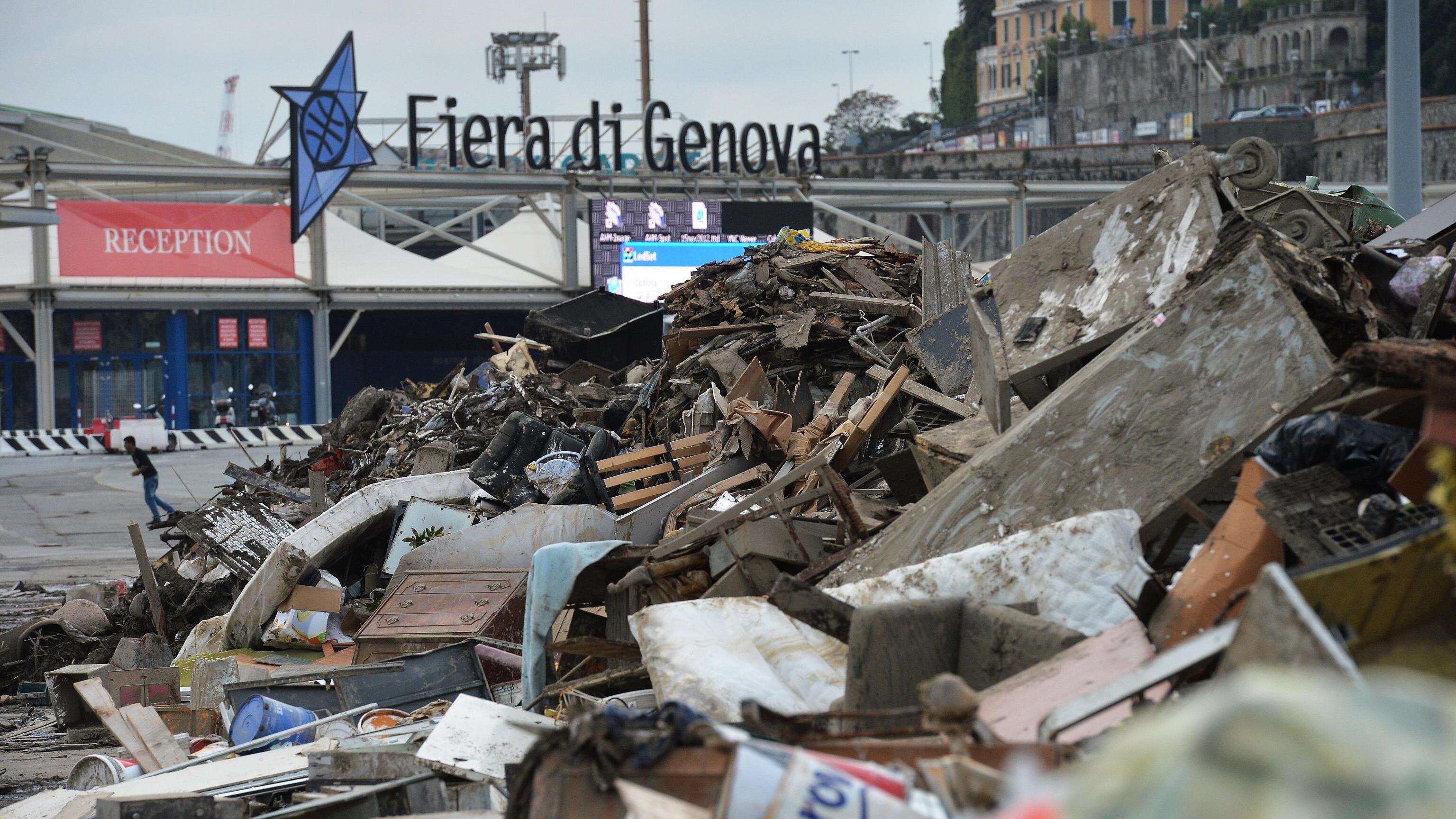 Liguria, il maltempo non si placa. Massima allerta fino alle 24. In arrivo nuove bombe d'acqua