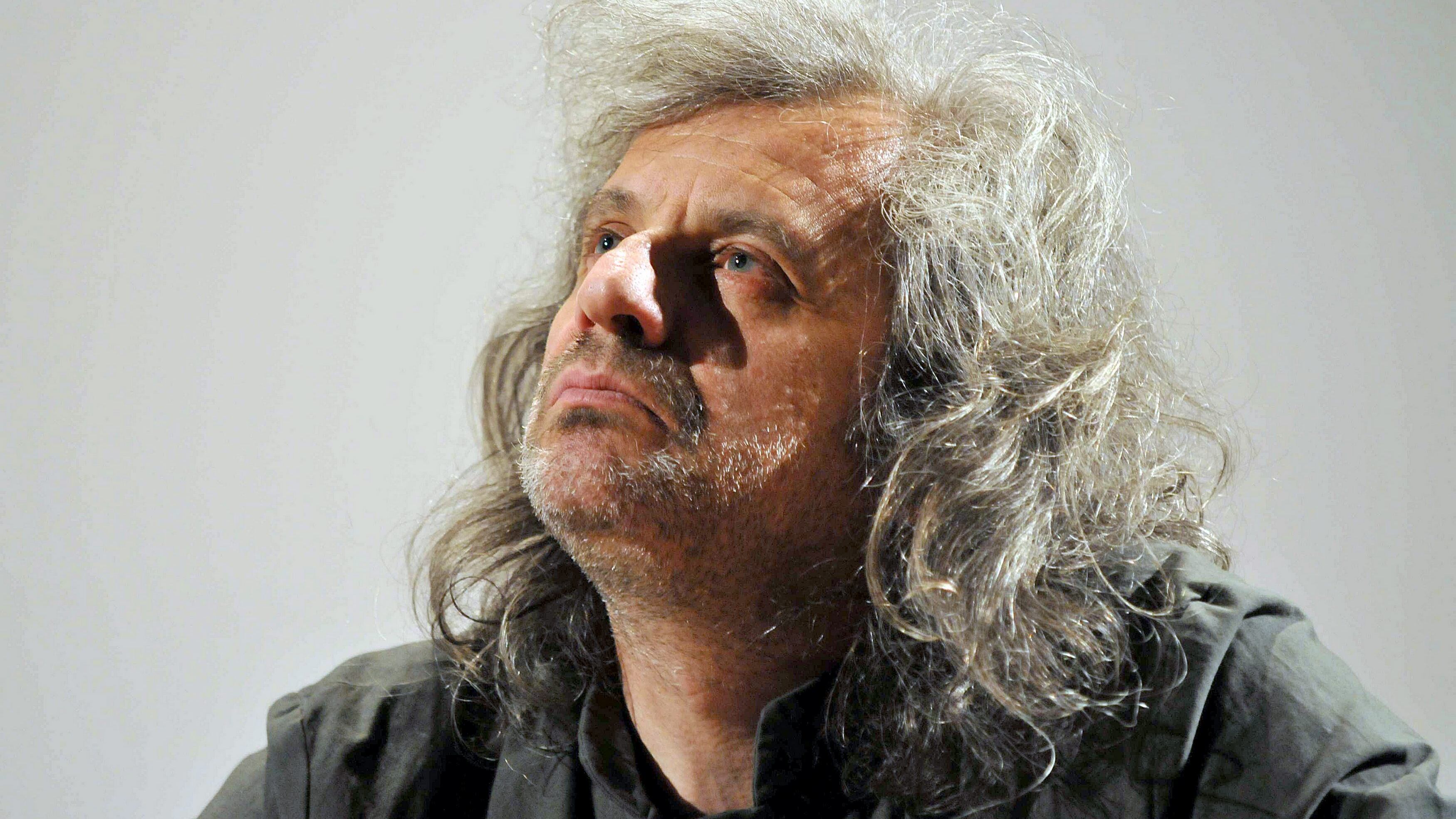 Bergonzoni si e ci diverte a stravolgere la cultura