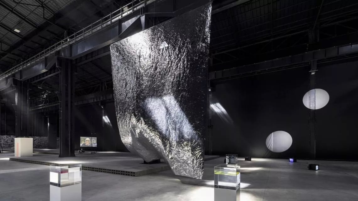 Una luce nuova al Pirelli HangarBicocca per “Grand Bal” di Janssens