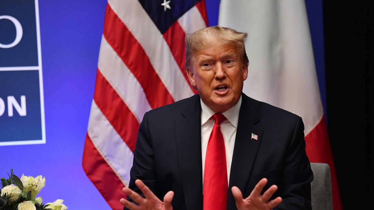 Risatine, insulti e minacce Tensione al vertice Nato E Trump va via in anticipo