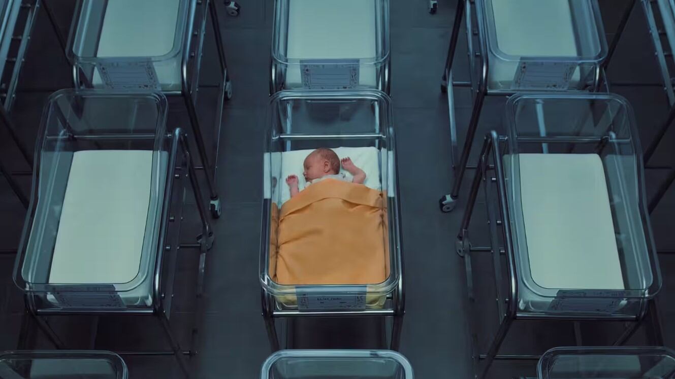 "È l'ultimo bimbo nato". Un filmato racconta l'Italia senza figli del 2050