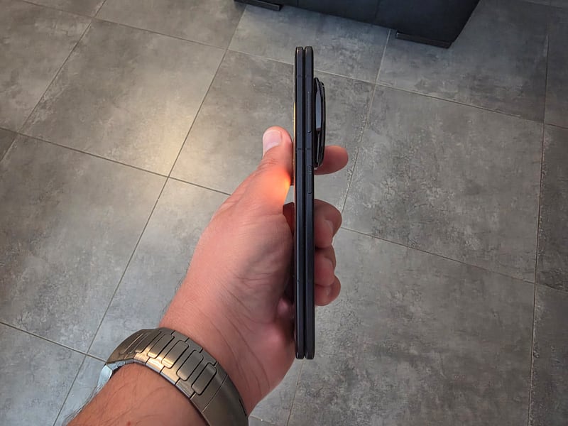 Anche da chiuso il Magic V5 è sottilissimo