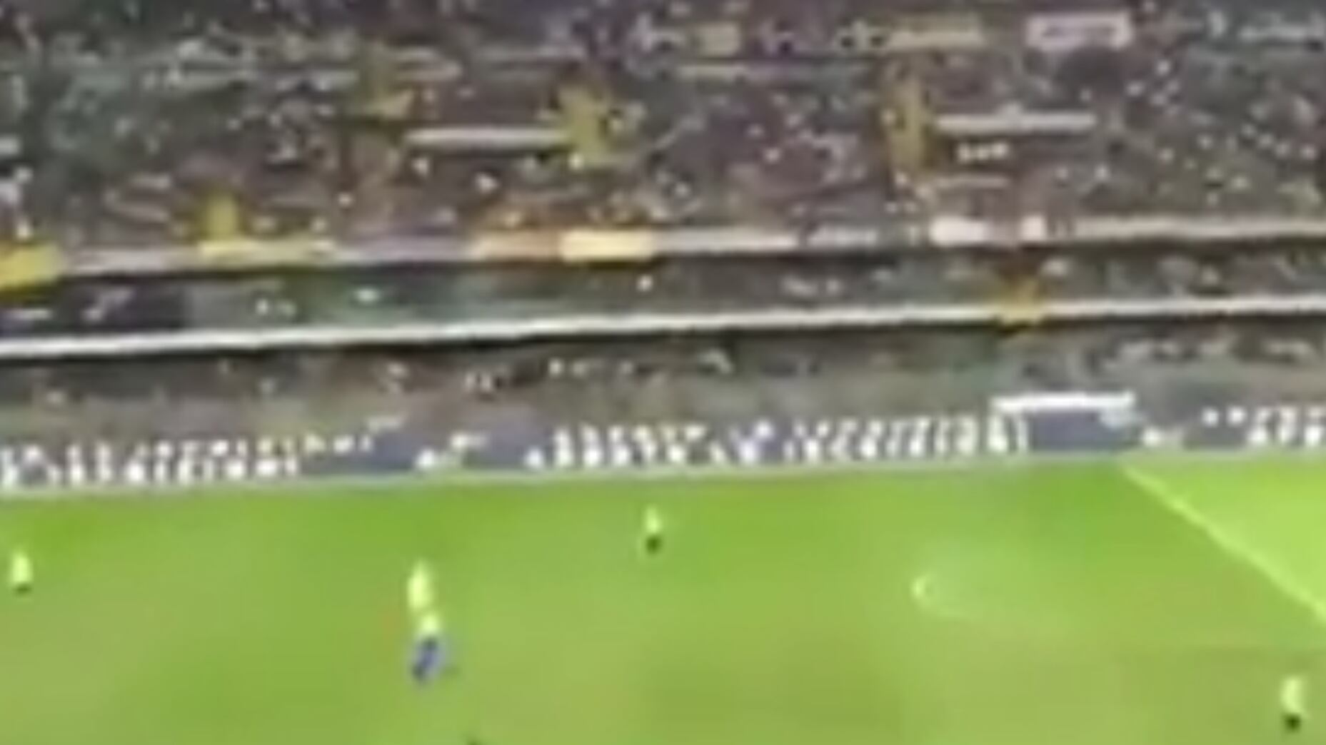 I tifosi del Verona gridano "scimmie" ai calciatori del Napoli