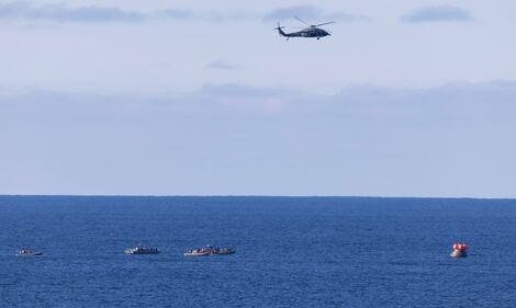 Artemis II, le foto dello splashdown e del rientro sulla Terra 10