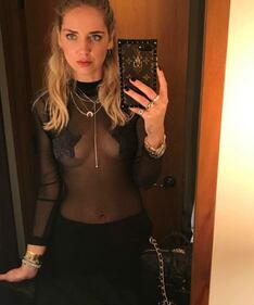 Chiara Ferragni in latex rosso sui social  2