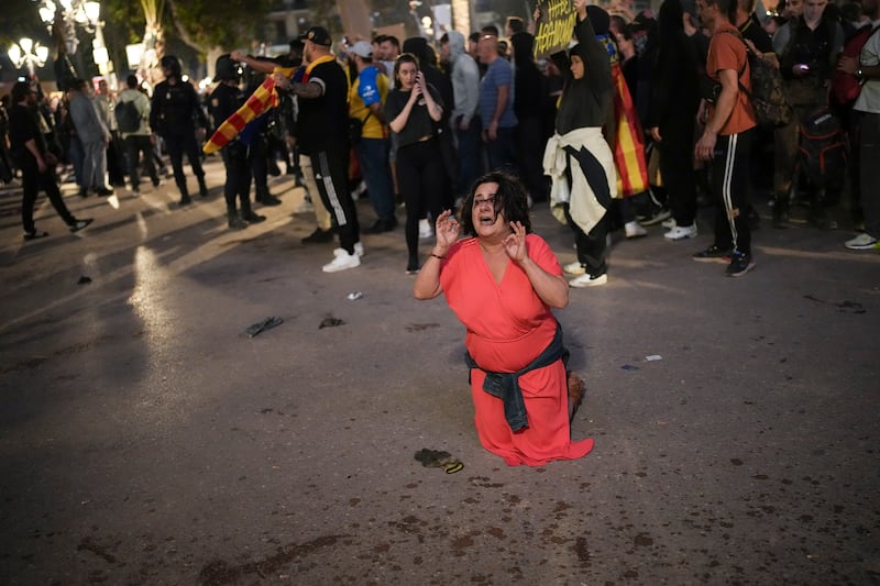 Valencia, manifestanti in strada contro la gestione Mazòn 3
