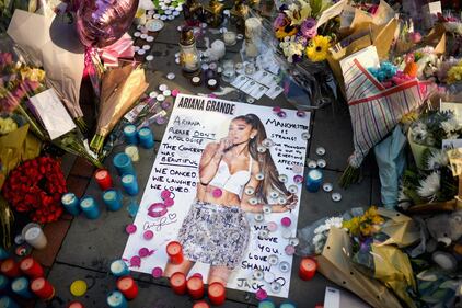 Ariana Grande solidale per Manchester 22
