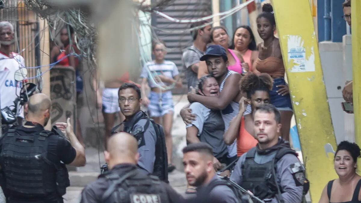 Rio de Janeiro, giorno di sangue. La polizia fa strage nella favela