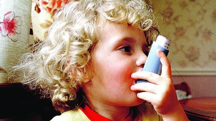 Asma, bambini sempre più a rischio