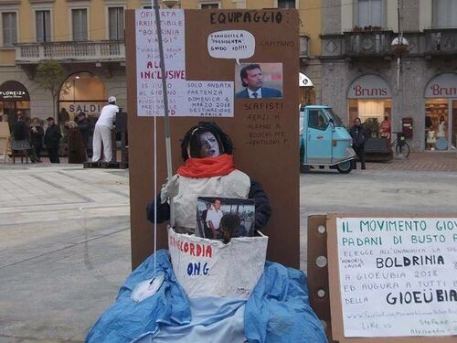 Fantoccio di Boldrini bruciato, ora la sinistra processa Salvini: "È un pericolo"