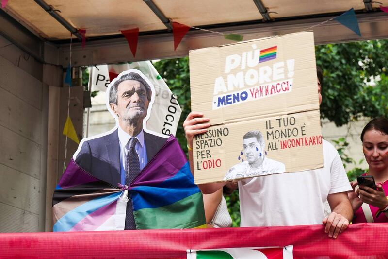 Cartelli e slogan al Pride di Milano 2024 3