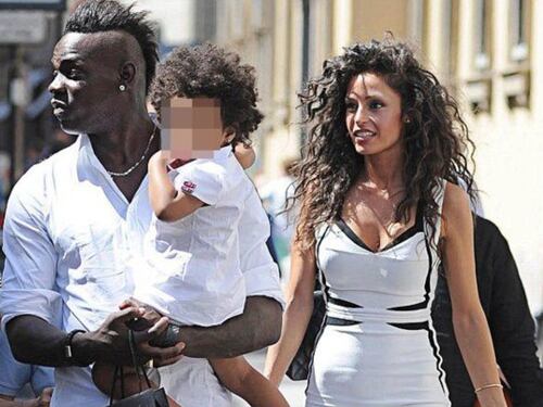 Elodie? Balotelli ha occhi solo per la figlia: il botta-e-risposta di Mario con Raffaella Fico