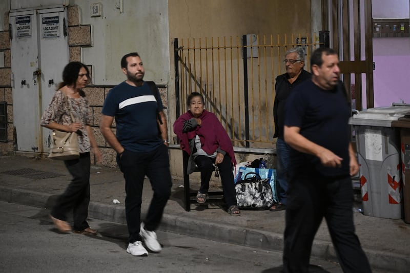 Terremoto ai Campi Flegrei, grande paura e gente in strada 1