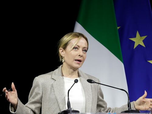 L'Europa promuove il modello Albania. "Il Cpr è in regola". Meloni: persi 2 anni