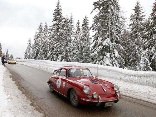 La Winter Race di auto d'epoca parla anche giapponese, è «rosa» e Under 35