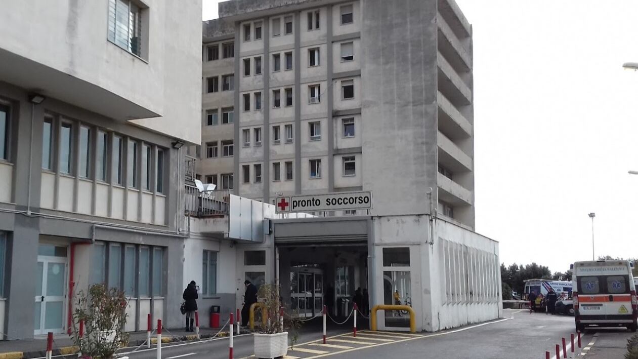 Salerno, detenuto gambiano attacca agenti e tenta fuga in ospedale