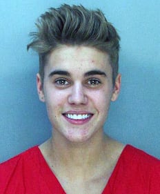Justin Bieber, smorfie e boccacce in prigione prima di uscire su cauzione 3