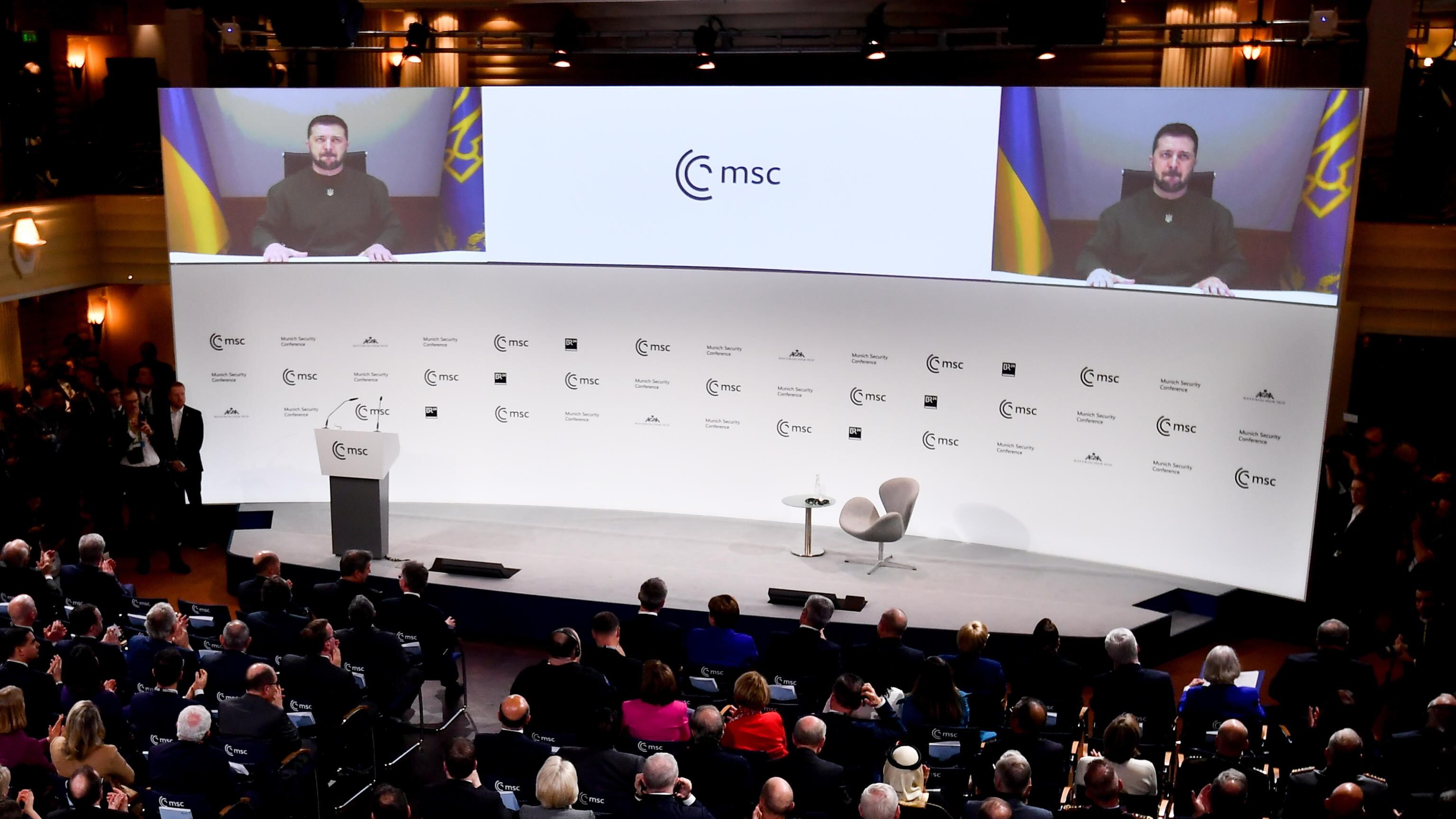 "Invieremo altre armi...". I grandi del mondo avvertono Putin