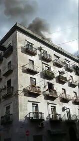 Napoli, le fiamme e le esplosioni in un palazzo al Vasto 5