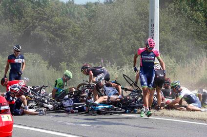 Brutta caduta al Tour de France, gara fermata 7