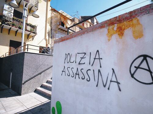Agenti accerchiati al Corvetto: "Violenza e arroganza radicate"