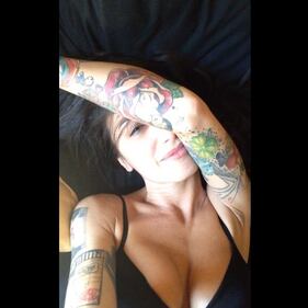 Siria De Fazio nuda e hot su Twitter 3