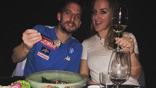 La moglie di Mertens scatenata: "Sesso? Mi piace farlo nei luoghi più insoliti"