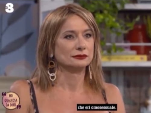 "Perché non mi hai mai detto che eri omosessuale?" E Luxuria piange in tv
