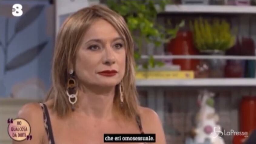 "Perché non mi hai mai detto che eri omosessuale?" E Luxuria piange in tv