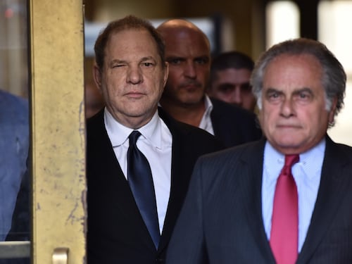 Molestie, Weinstein si dichiara innocente: libero su cauzione