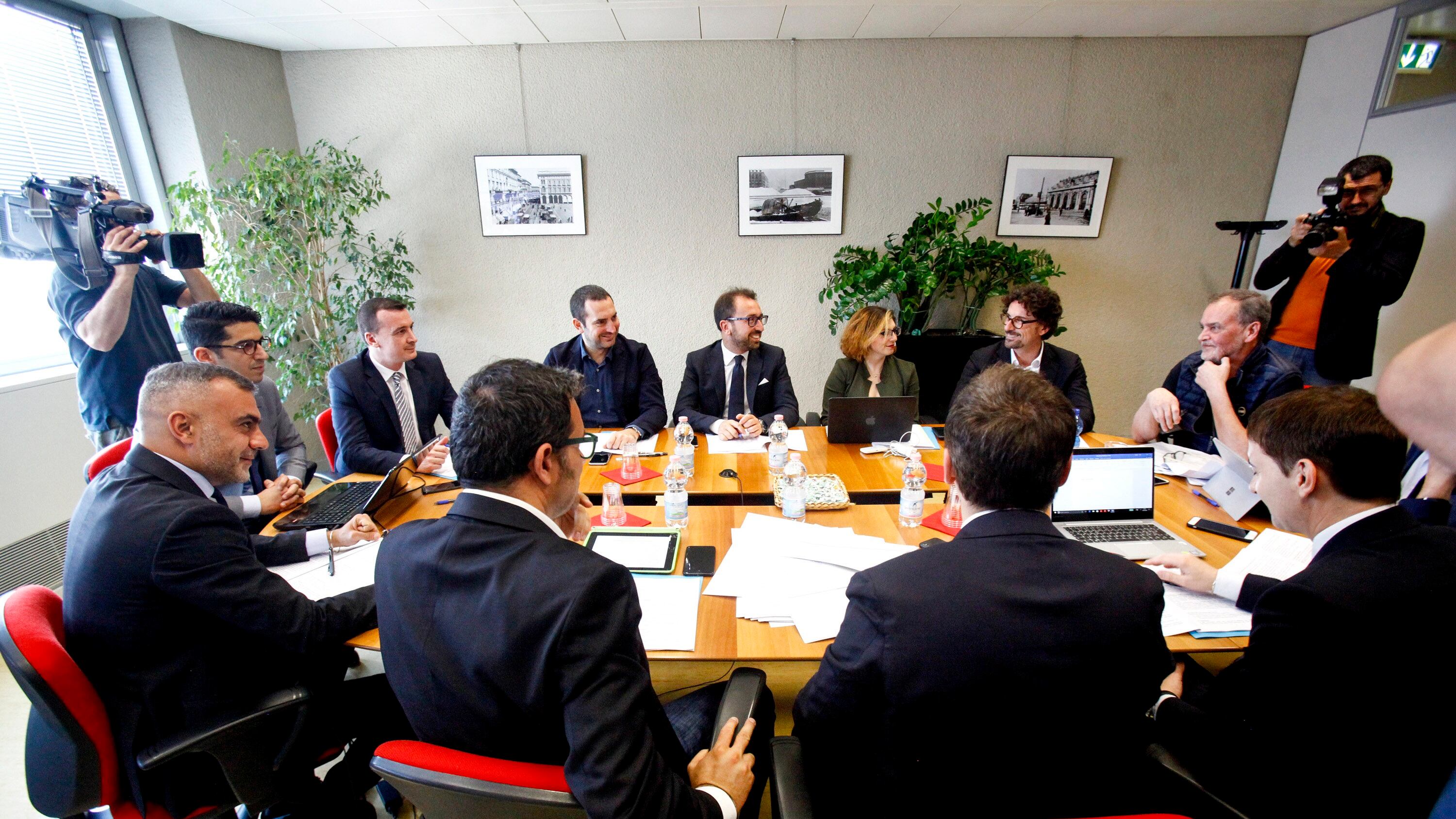 Governo, nel contratto taglio a pensioni d'oro e abolizione tassa di soggiorno