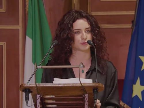 La nuova star della sinistra torna a bacchettare l'Italia: “Non abbiamo fatto i conti con il fascismo”