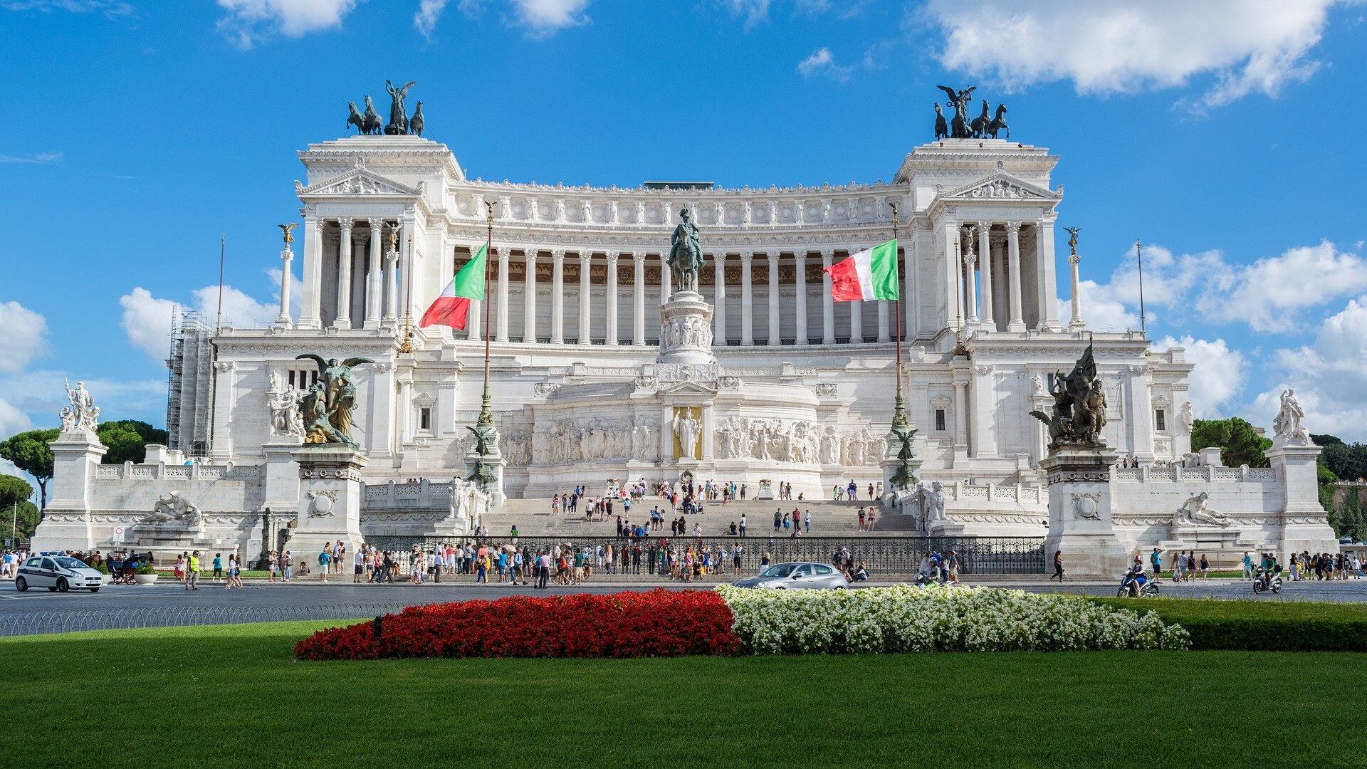 "Grave oltraggio alla madre d'Italia". L'appello di Fdi a Mattarella