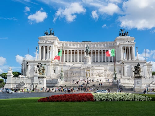 "Grave oltraggio alla madre d'Italia". L'appello di Fdi a Mattarella