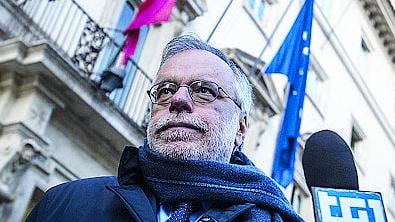 Ritirata tattica del ministro Riccardi
