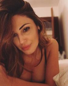  Anna Tatangelo, scollatura hot sui social  5