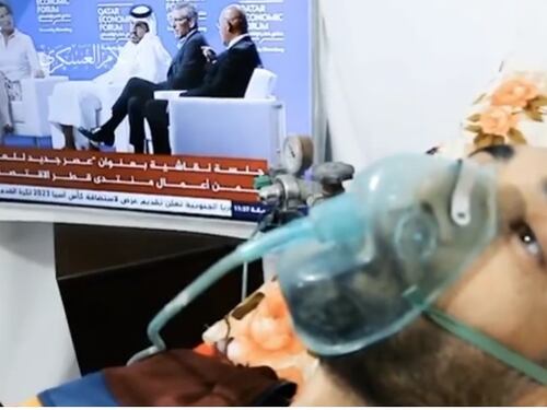 Il video choc di Hamas: un prigioniero israeliano attaccato all'ossigeno
