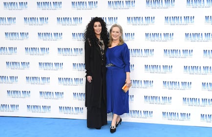 Cher e Meryl Streep, bacio lesbo in foto 10