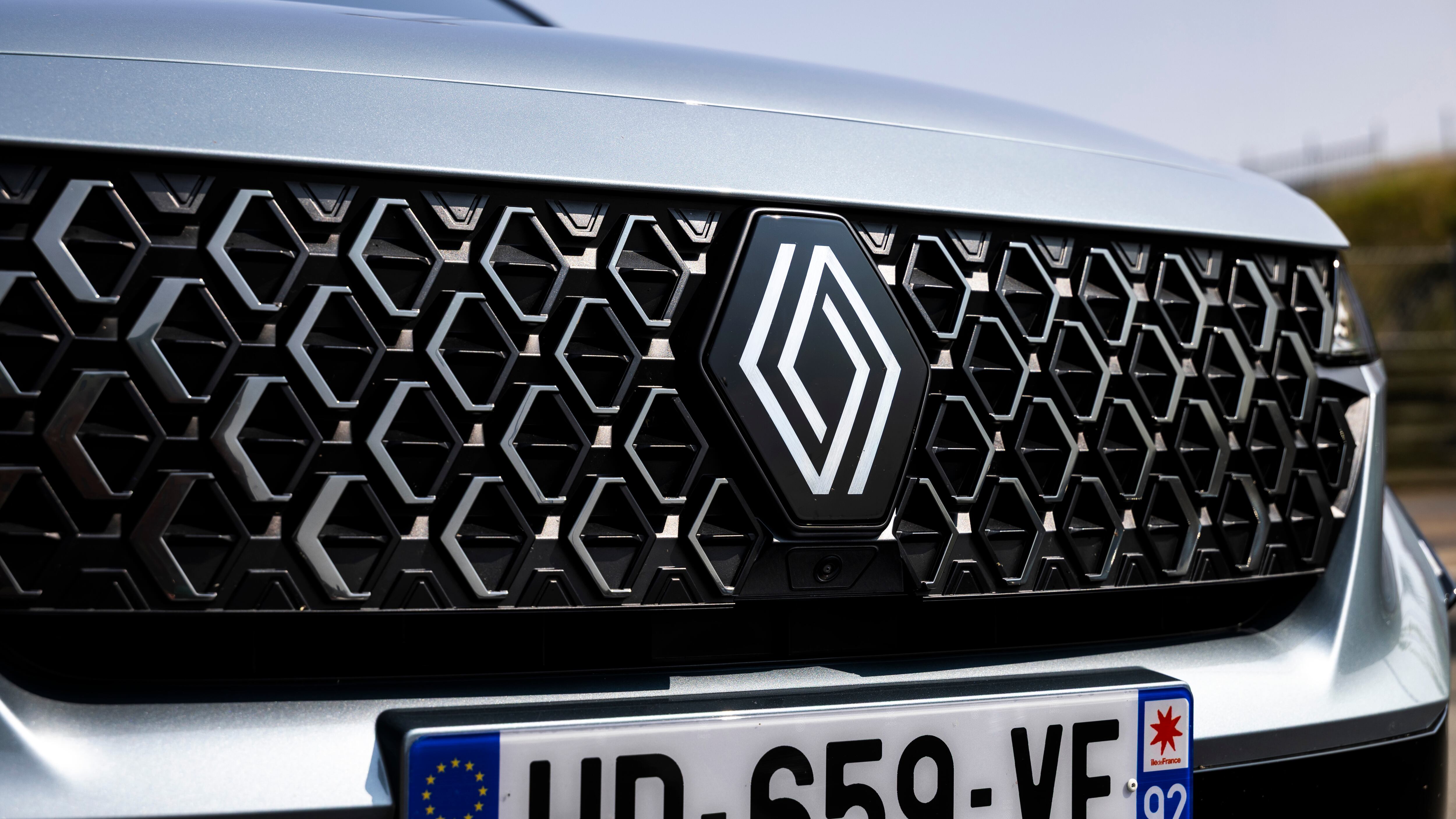 Renault, i vantaggi e le innovazioni della gamma E-Tech Hybrid