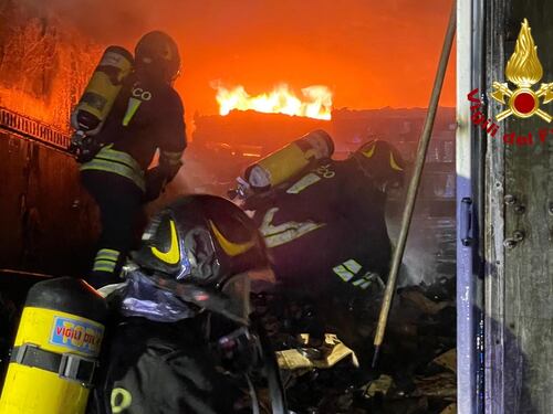 Tir in fiamme nella galleria autostradale: il salvataggio dei Vigili del fuoco