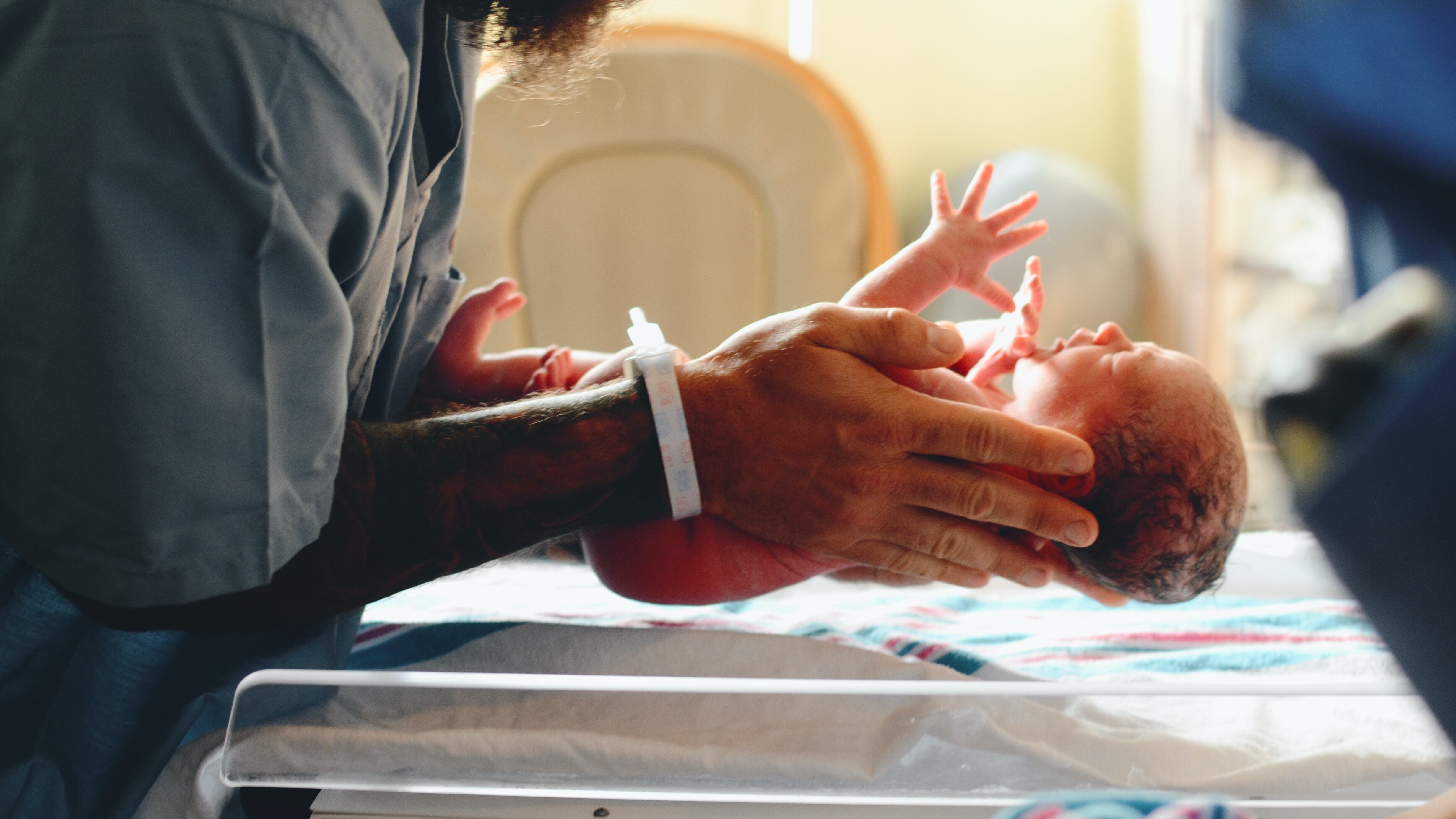Il prezzo di un neonato? Vale appena 5.500 euro