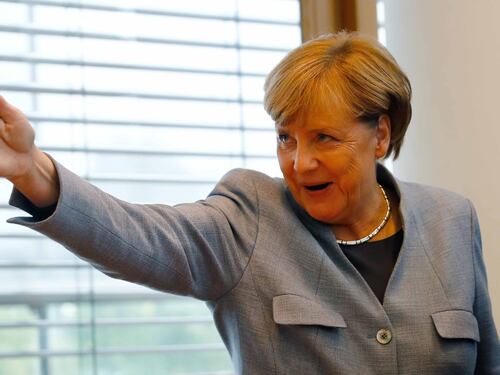 Merkel: "Governo stabile e duraturo. Coalizione con Verdi e Liberali"