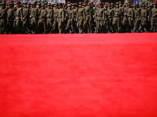 "Pronti alla guerra nucleare". E la Nord Corea mostra i missili