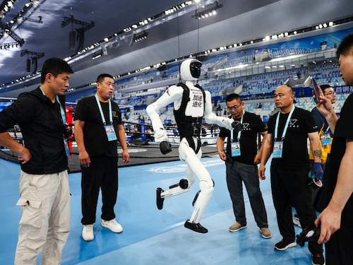 Robot umanoide batte Bolt: 100 metri in 9’32. È record