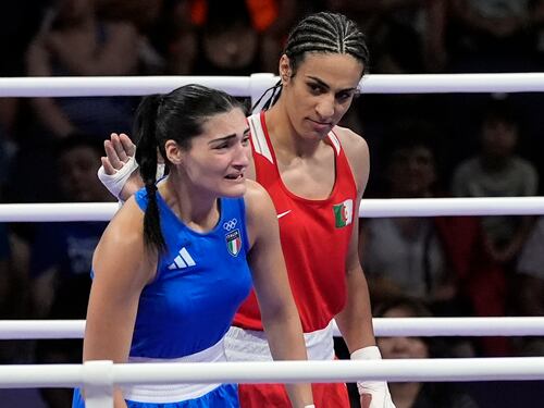 Khelif e Carini, campionesse di boxe. Categoria "pesi chiacchiere"