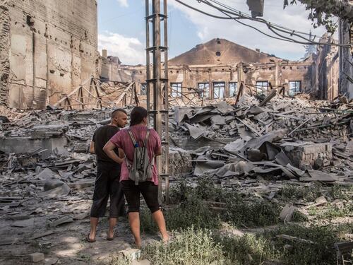 Severodonetsk ormai è rasa al suolo. Razzi su Odessa, Mariupol: crisi d'acqua