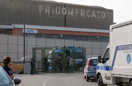 Sgombero al campo rom di Milano 11