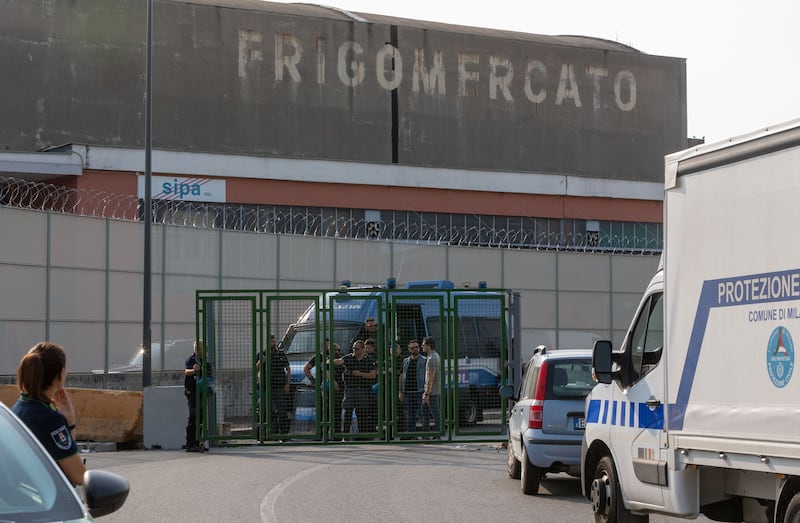 Sgombero al campo rom di Milano 11