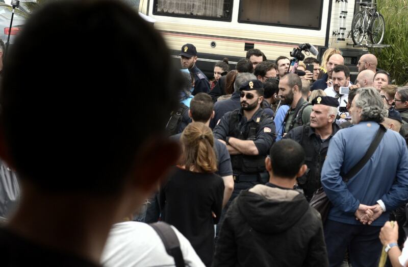 Striscione al campo nomadi: "Non vogliamo Salvini" 6